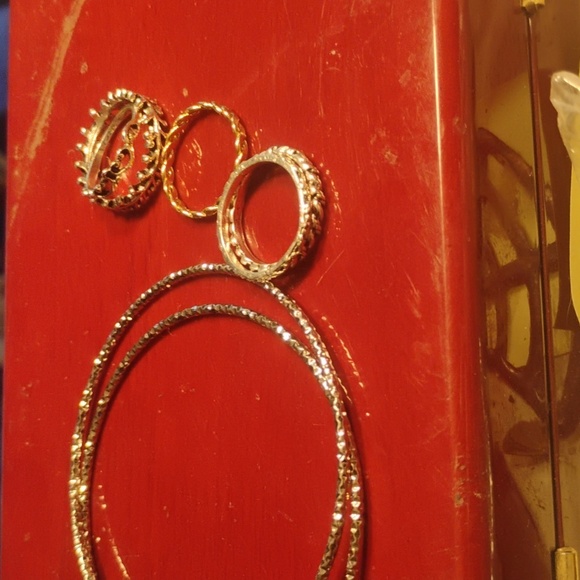 Bracelets And Rings Stackable Set Of 7 Silver -6 And 1 gold Ring - Picture 2 of 4